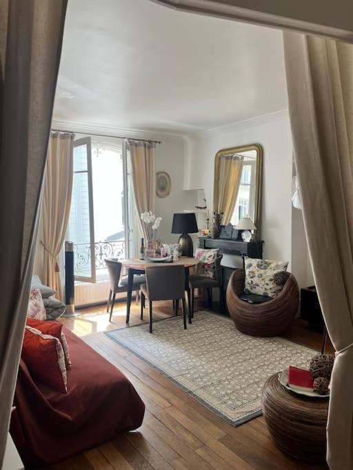 Appartement Beautiful & Central Near Champs-elysees Parijs