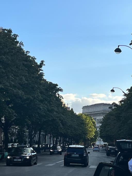 Beautiful & Central Near Champs-elysees * Parijs