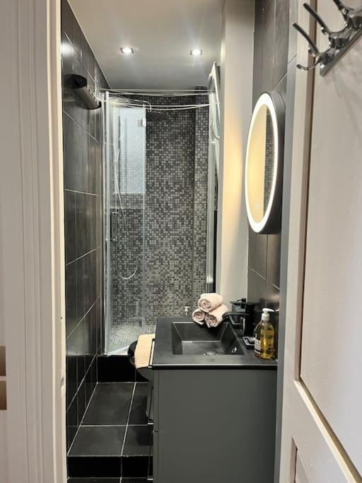 Appartement Beautiful & Central Near Champs-elysees Parijs