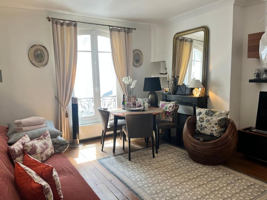 Beautiful & Central Near Champs-elysees Appartement Parijs